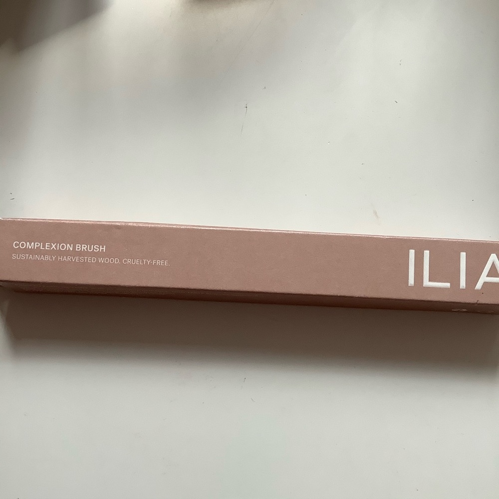 ILIA Complexion Brush - Picture 2 of 2
